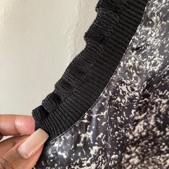 Cinq à Sept Lenore Night Sky Tank Top Womens Large Black Feminine Quiet Luxury - Picture 3 of 8